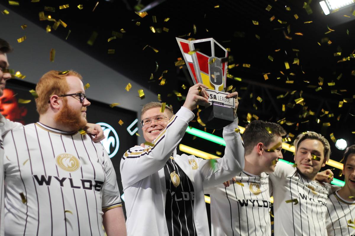 WYLDE players lifting the GSA League trophy under gold confetti